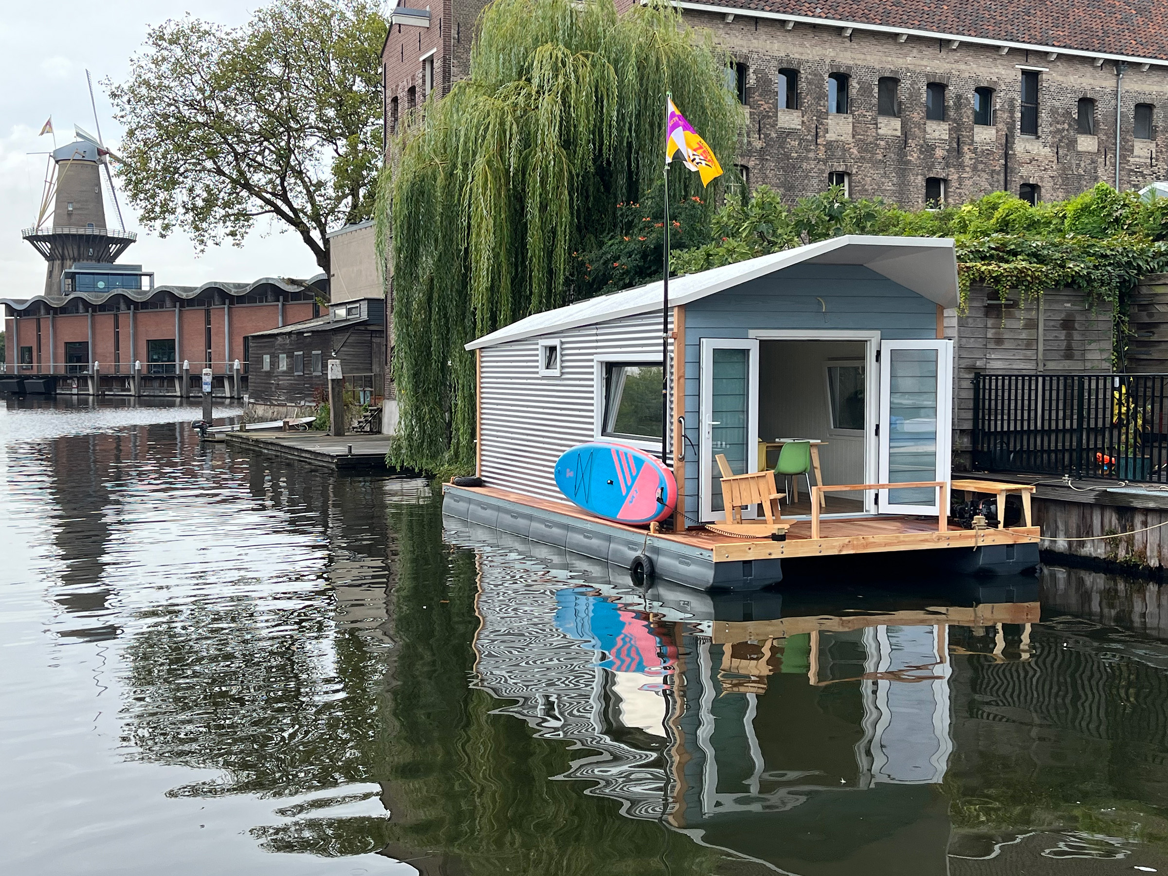 Floathouse op het water